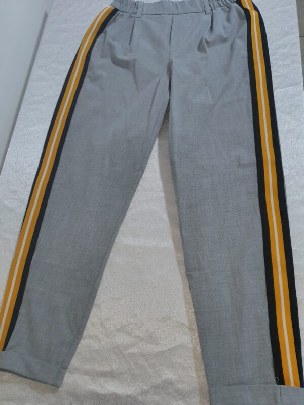 מכנס אפור עם פסים BERSHKA